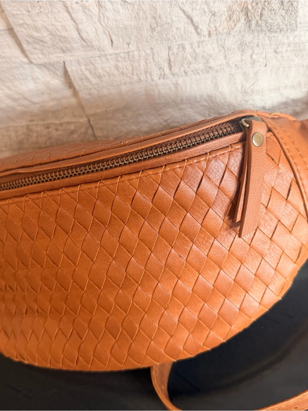 Mandrn Atlas Woven Leather Crossbody Belt Bag - Picture 2 of 8